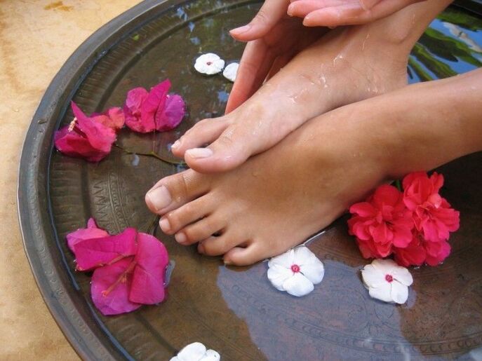 Apple cider vinegar bath for nail fungus